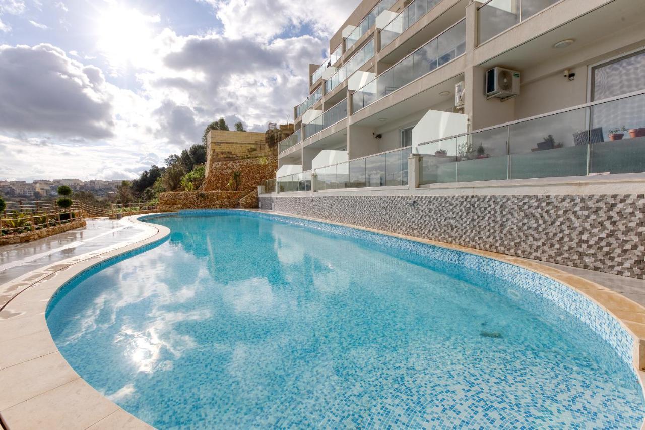 Stunning Apartment With Pool-Hosted By Sweetstay 沙拉 外观 照片