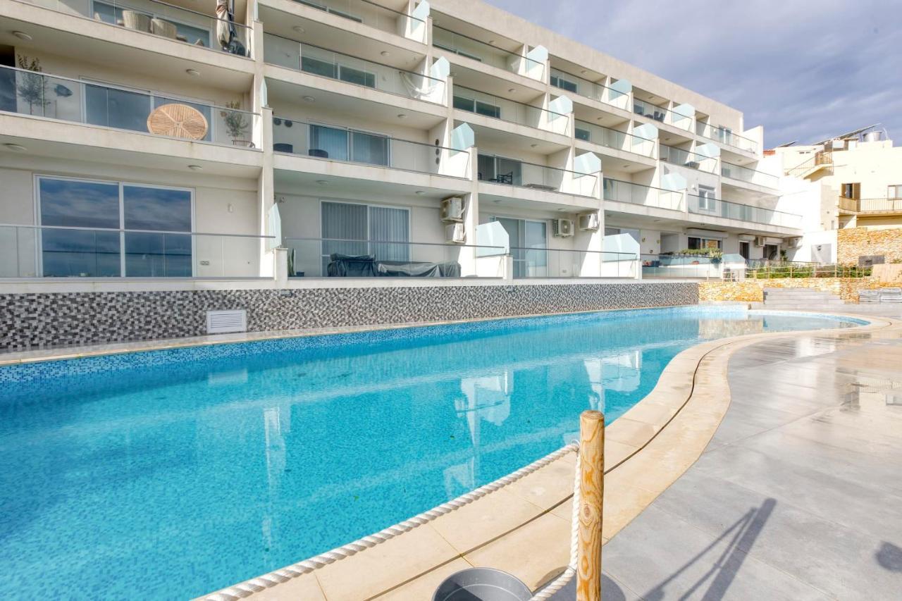 Stunning Apartment With Pool-Hosted By Sweetstay 沙拉 外观 照片