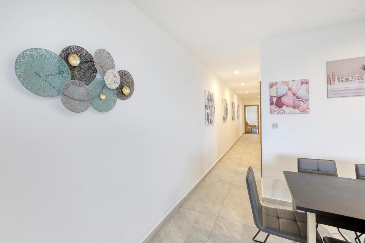 Stunning Apartment With Pool-Hosted By Sweetstay 沙拉 外观 照片