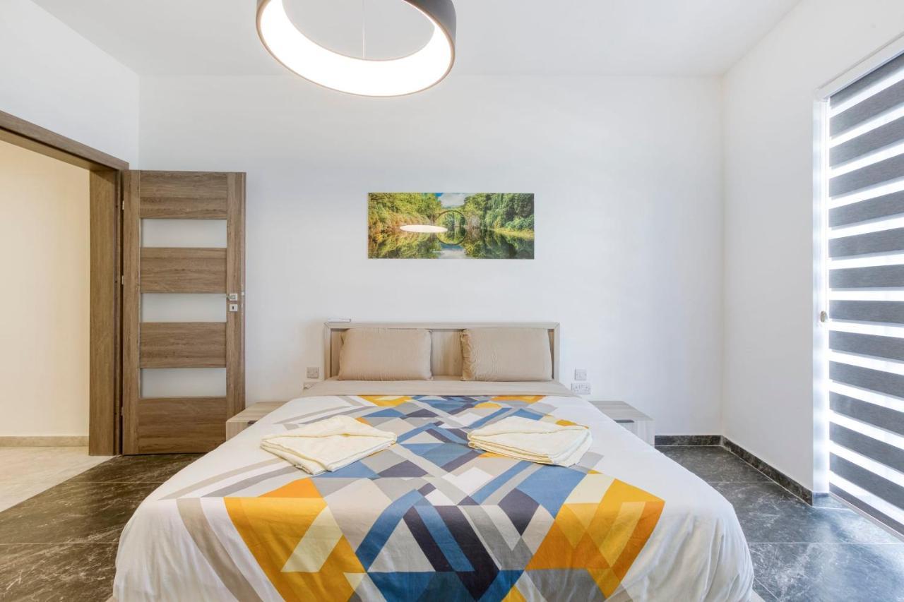 Stunning Apartment With Pool-Hosted By Sweetstay 沙拉 外观 照片