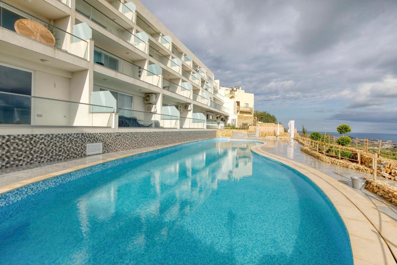 Stunning Apartment With Pool-Hosted By Sweetstay 沙拉 外观 照片