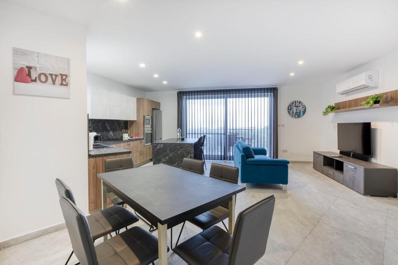 Stunning Apartment With Pool-Hosted By Sweetstay 沙拉 外观 照片